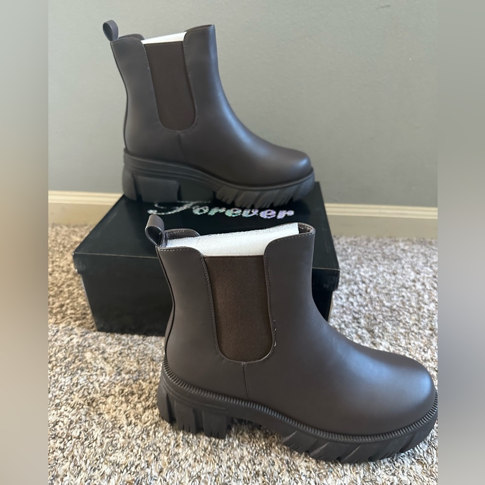 New brown Chelsea boots